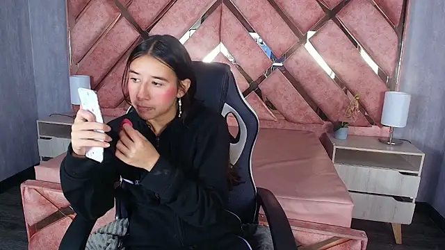 LilyRossi  online show from 05-08-26, 01:27