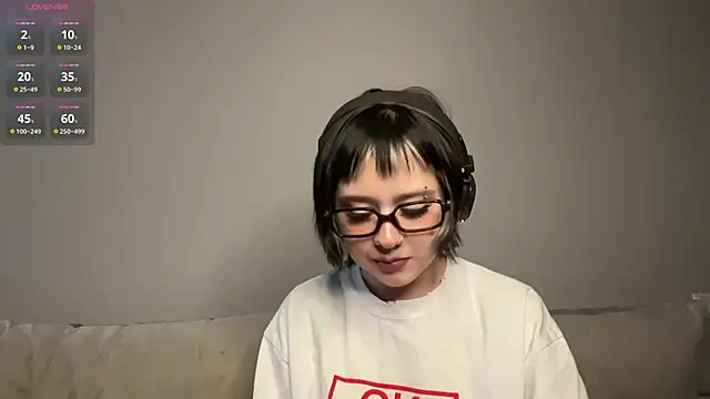 Snapshot of AueshaSimon chatting on 03-04-26, 09:04 AueshaSimon online show from 03-04-26, 09:04