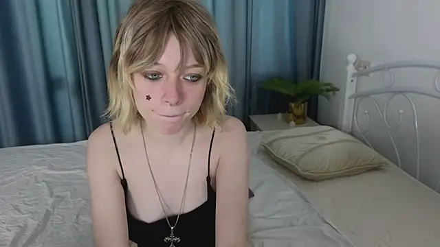 MollySally online show from 05-25-26, 04:18