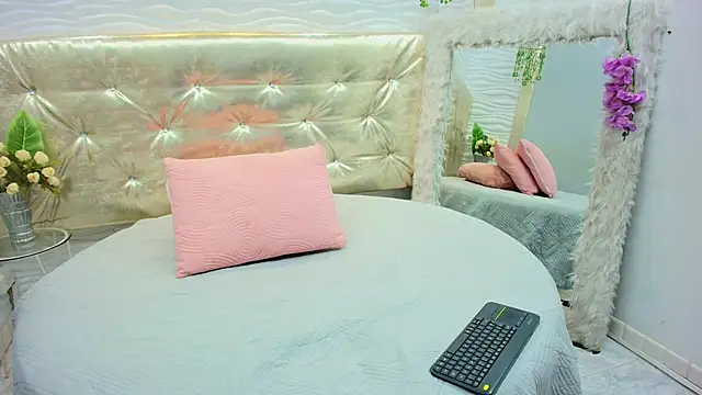 Mia belluci online show from 03-16-26, 08:24