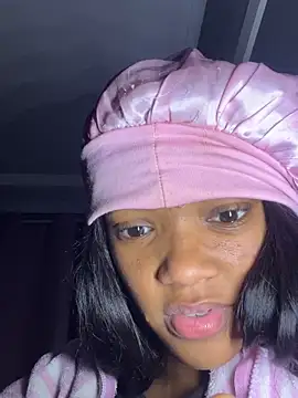 Snapshot of SweetBeauty4you chatting on 06-18-26, 11:31 SweetBeauty4you online show from 06-18-26, 11:31