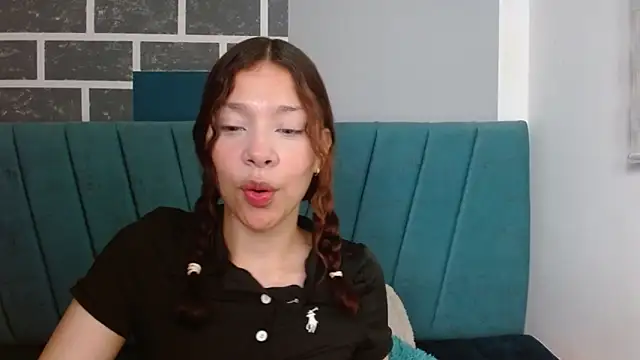 Snapshot of Sweet_kitty_05 chatting on 04-23-26, 11:29 Sweet kitty 05 online show from 04-23-26, 11:29