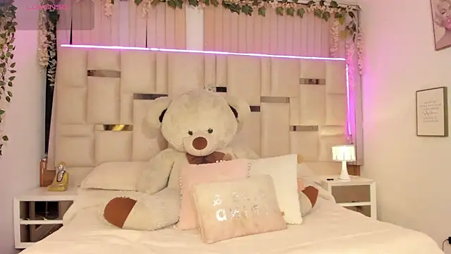 Hanna klover online show from 03-28-26, 05:07