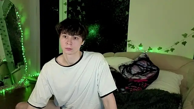 AnthonyCuutie online show from 04-15-26, 06:48