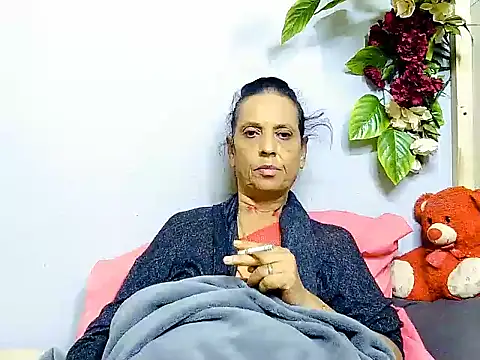 Snapshot of Hot_queen58 chatting on 06-14-26, 05:09 Hot queen58 online show from 06-14-26, 05:09