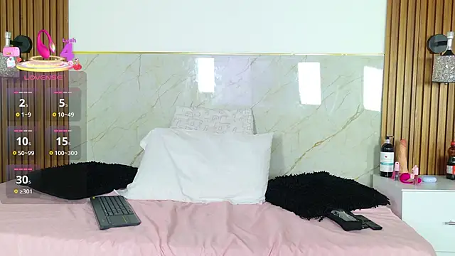 Snapshot of emi_bloom chatting on 03-03-26, 12:44 emi bloom online show from 03-03-26, 12:44