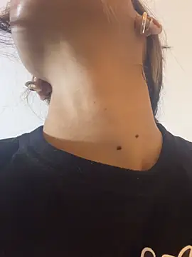 VioletaHills  online show from 04-06-26, 12:17