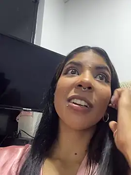 Snapshot of VioletaHills_ chatting on 05-10-26, 02:11 VioletaHills online show from 05-10-26, 02:11