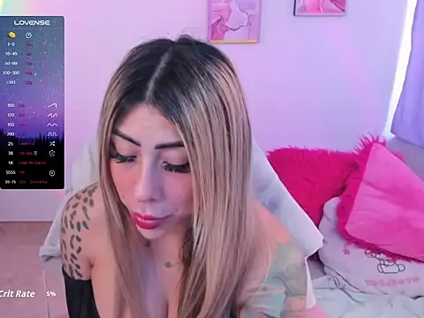Snapshot of Martina_robertss chatting on 06-17-26, 01:23 Martina robertss online show from 06-17-26, 01:23