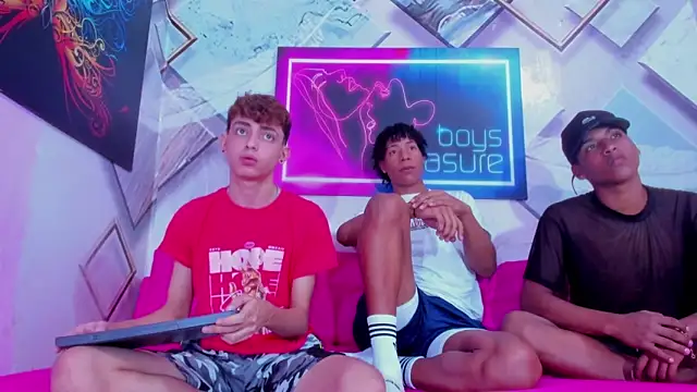 Snapshot of Aron_guys chatting on 02-28-26, 05:03 Aron guys online show from 02-28-26, 05:03