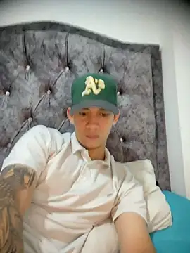 Snapshot of Sacro_sex chatting on 02-28-26, 05:30 Sacro sex online show from 02-28-26, 05:30