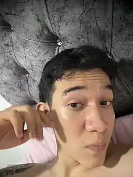 Snapshot of Sacro_sex chatting on 03-03-26, 03:56 Sacro sex online show from 03-03-26, 03:56