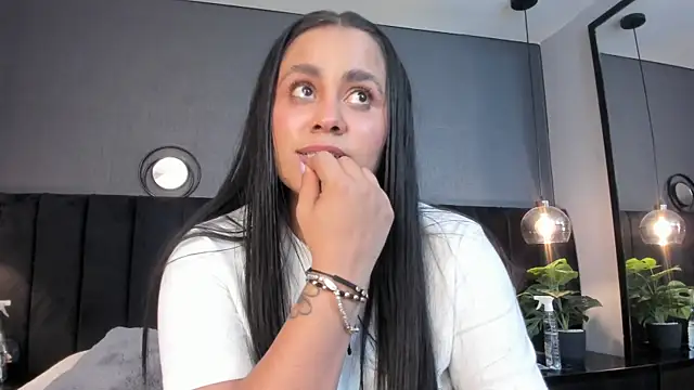 Snapshot of alejandra__garcia chatting on 06-07-26, 02:37 alejandra garcia online show from 06-07-26, 02:37