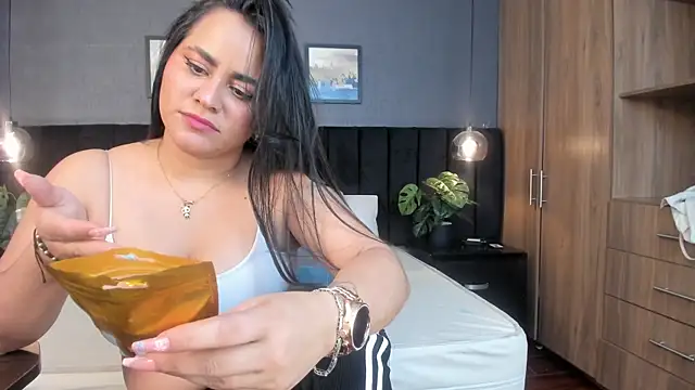 Snapshot of alejandra__garcia chatting on 07-10-26, 03:22 alejandra garcia online show from 07-10-26, 03:22