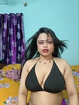 Snapshot of Beauty-3 chatting on 05-15-26, 09:00 Beauty-3 online show from 05-15-26, 09:00