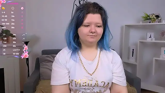 Snapshot of Lunaar_ chatting on 05-06-26, 05:35 Lunaar online show from 05-06-26, 05:35