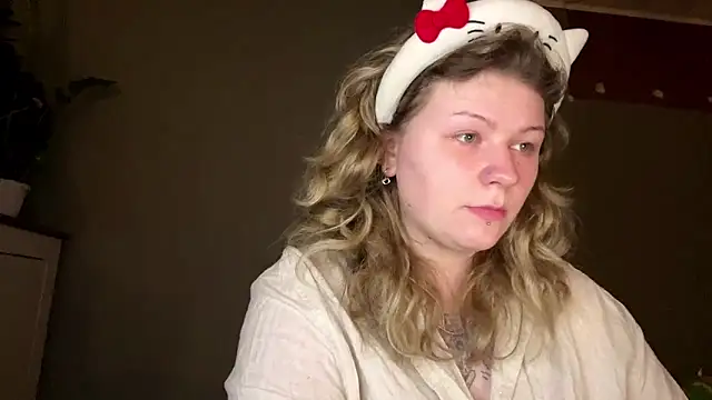 YoungAlina online show from 04-15-26, 10:32