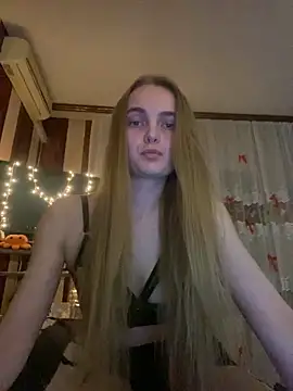 LunaVey online show from 05-12-26, 06:38