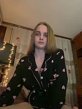 LunaVey online show from 06-18-26, 06:23