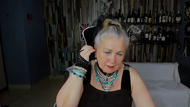 Snapshot of LilaMaharani chatting on 05-20-26, 12:55 LilaMaharani online show from 05-20-26, 12:55