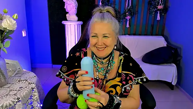 Snapshot of LilaMaharani chatting on 05-28-26, 12:57 LilaMaharani online show from 05-28-26, 12:57