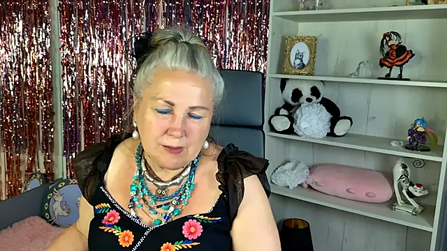 Snapshot of LilaMaharani chatting on 06-11-26, 12:58 LilaMaharani online show from 06-11-26, 12:58