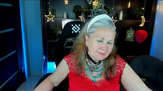 Snapshot of LilaMaharani chatting on 06-19-26, 01:37 LilaMaharani online show from 06-19-26, 01:37