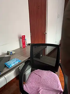 Emi rousse online show from 03-18-26, 12:19