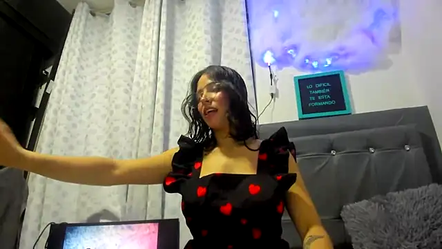 Snapshot of Miranda-cambell chatting on 05-29-26, 11:25 Miranda-cambell online show from 05-29-26, 11:25
