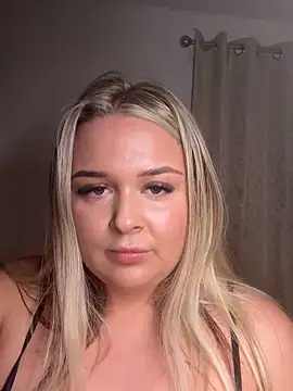 Snapshot of Goldieluxe chatting on 03-01-26, 12:34 Goldieluxe online show from 03-01-26, 12:34