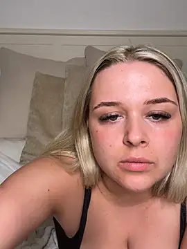 Snapshot of Goldieluxe chatting on 03-02-26, 09:32 Goldieluxe online show from 03-02-26, 09:32