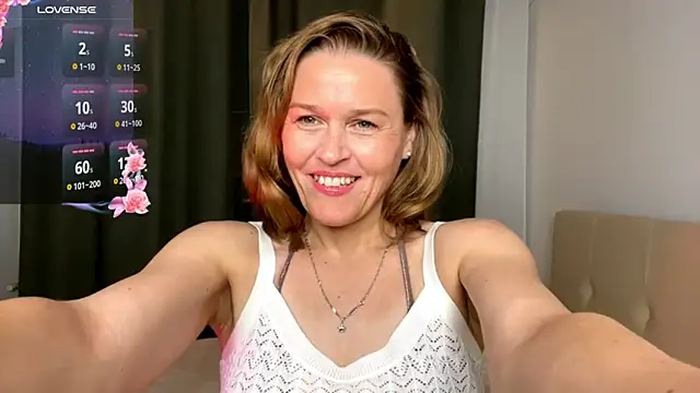 Snapshot of Lizacams chatting on 05-22-26, 04:01 Lizacams online show from 05-22-26, 04:01
