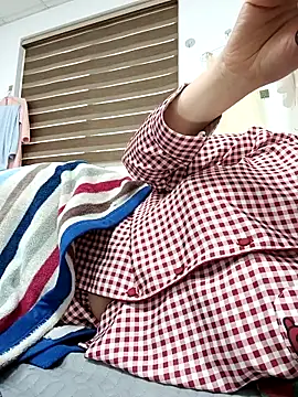 Snapshot of Suka-mon chatting on 04-05-26, 09:39 Suka-mon online show from 04-05-26, 09:39