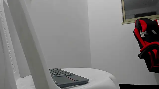 Snapshot of Mnell28 chatting on 03-02-26, 11:33 Mnell28 online show from 03-02-26, 11:33