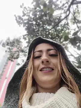 Emma Reyes online show from 04-16-26, 01:12