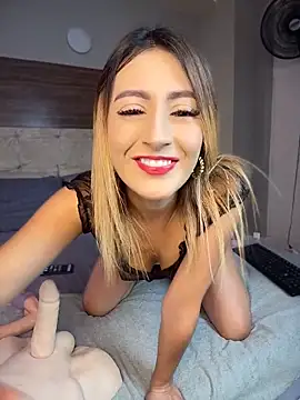Snapshot of Emma_Reyes chatting on 06-18-26, 03:49 Emma Reyes online show from 06-18-26, 03:49