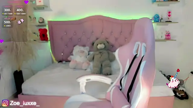 Zoe Luxxe  online show from 03-15-26, 09:10