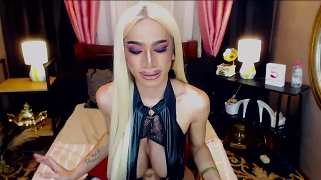 Snapshot of KieraLee chatting on 05-24-26, 11:15 KieraLee online show from 05-24-26, 11:15