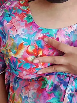 Snapshot of mitu_Queen chatting on 03-03-26, 06:52 mitu Queen online show from 03-03-26, 06:52