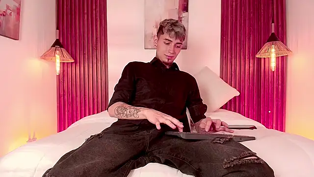 Max Hader  online show from 03-09-26, 03:10