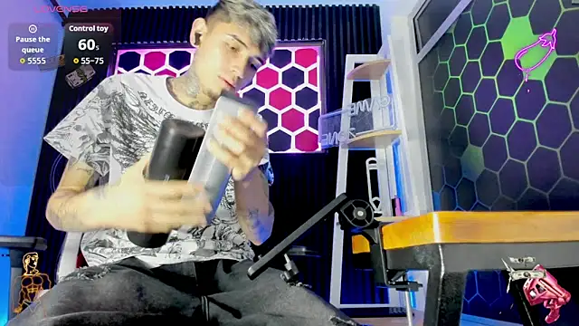 Max Hader  online show from 04-03-26, 03:04