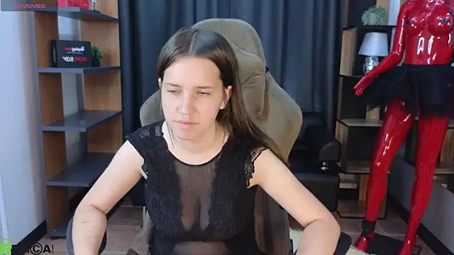 Snapshot of Molly_Miavka chatting on 06-19-26, 06:40 Molly Miavka online show from 06-19-26, 06:40