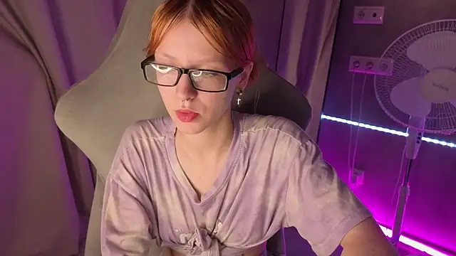 Snapshot of Emma_Dusk chatting on 06-19-26, 12:59 Emma Dusk online show from 06-19-26, 12:59