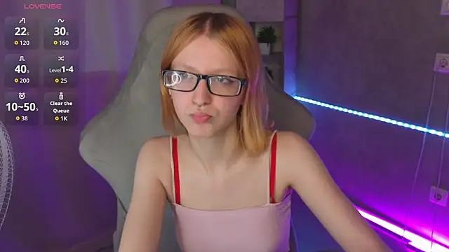 Snapshot of Emma_Dusk chatting on 06-28-26, 09:37 Emma Dusk online show from 06-28-26, 09:37