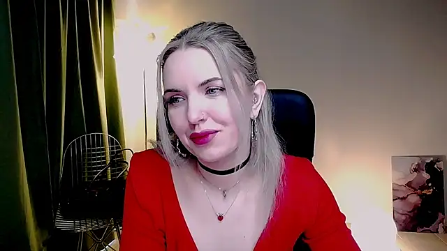 Snapshot of AliceSmite chatting on 04-07-26, 10:37 AliceSmite online show from 04-07-26, 10:37