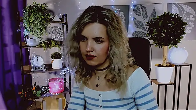 Snapshot of AliceSmite chatting on 04-12-26, 01:16 AliceSmite online show from 04-12-26, 01:16