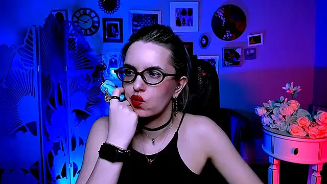 Snapshot of AliceSmite chatting on 04-23-26, 12:29 AliceSmite online show from 04-23-26, 12:29