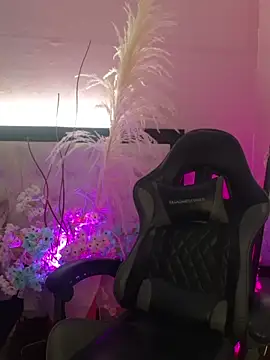 Emily Roussee online show from 03-25-26, 11:49