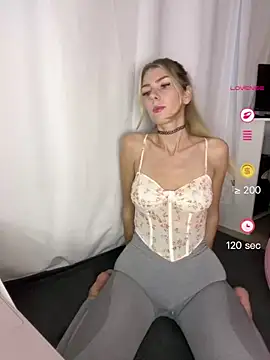 SoniaXOXO online show from 05-05-26, 04:37