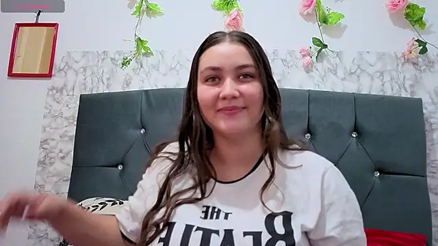 Snapshot of Mikaellaginx chatting on 03-02-26, 06:48 Mikaellaginx online show from 03-02-26, 06:48